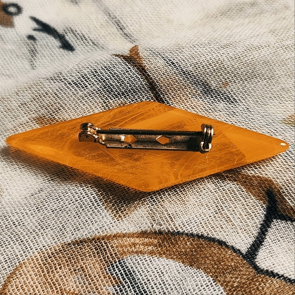 Vintage Early Plastic Elongated Triangle Swirled Swirly Juicy Orange Brooch Pin - Picture 3 of 6